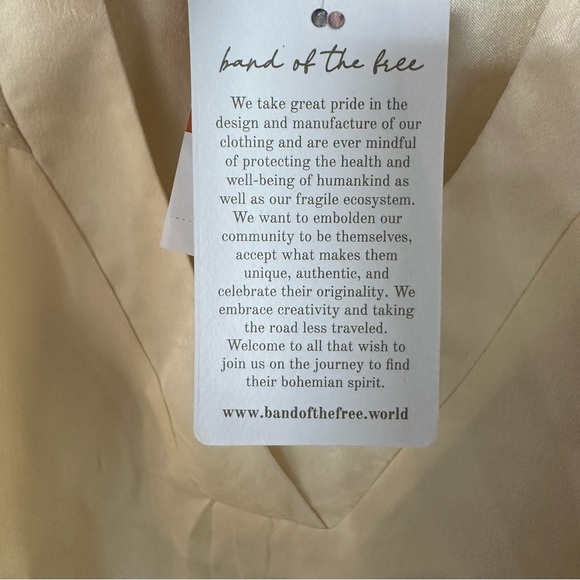 Band of the Free Women’s Long Sleeve Ivory Satin V-Neck Blouse Size S NWT - Picture 7 of 8